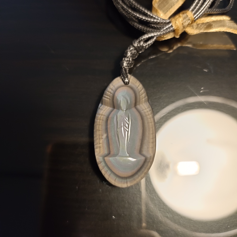 Obsidienne taillée Vierge de Guadalupe OCV1